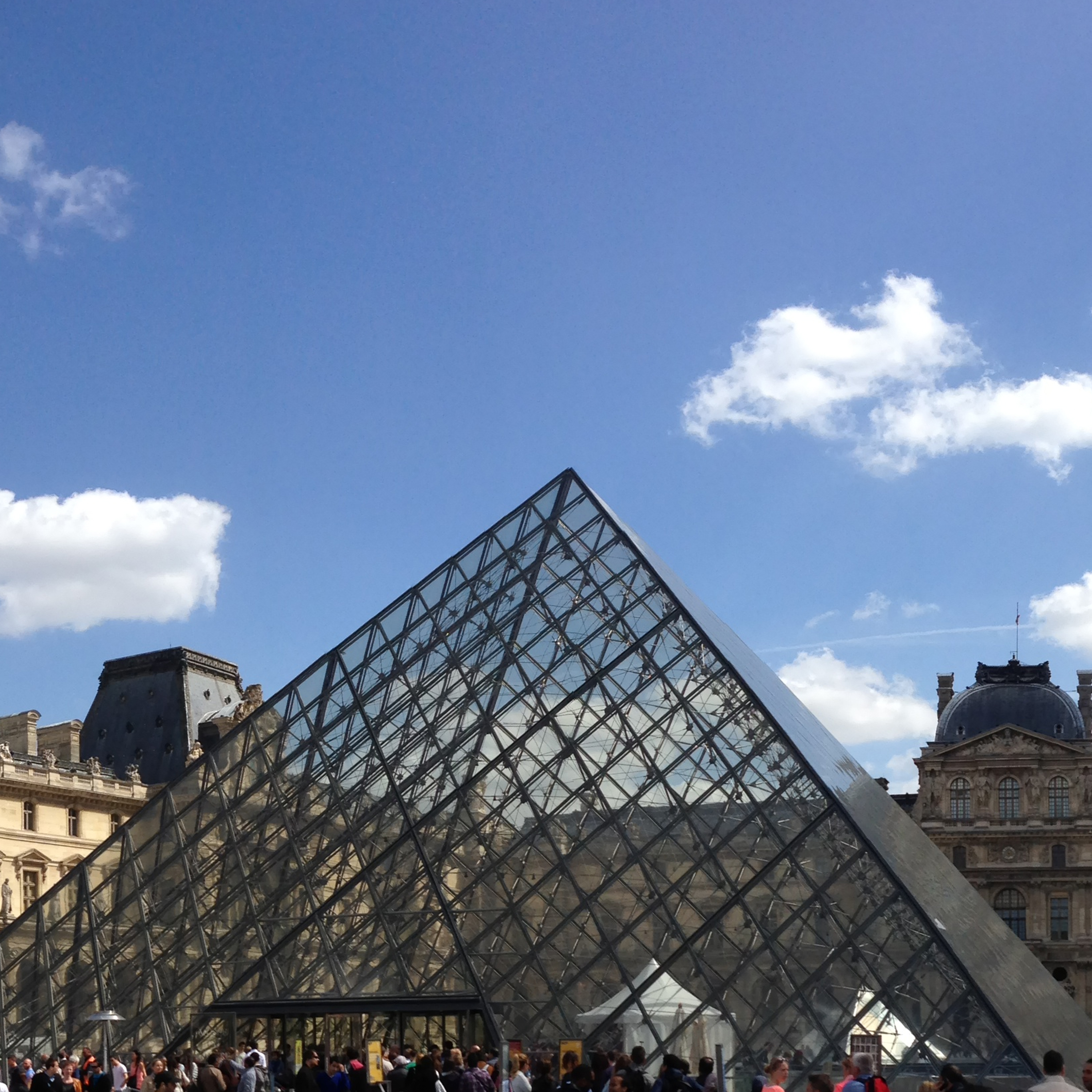 A garden or open-air scene in Paris.