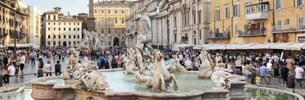 A crowded fountain in Piazza Navona.